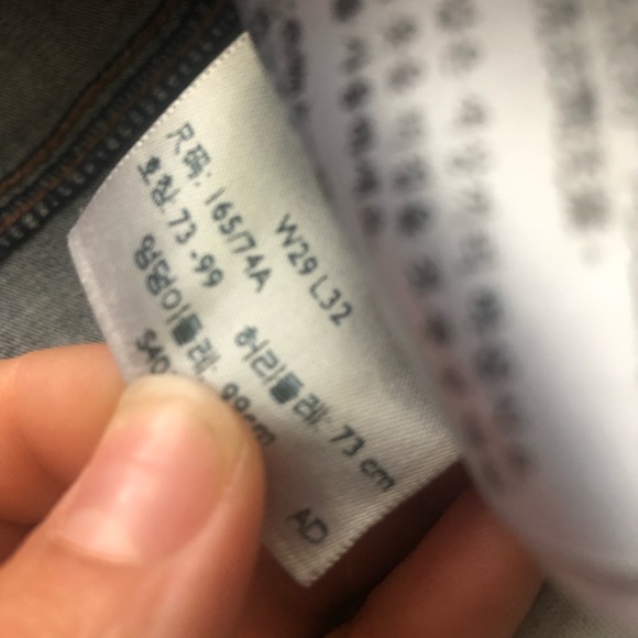 29 | Levi’s Slimming Straight Blue Jeans - Picture 6 of 6